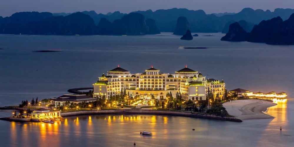 Ha Long_night_compressed